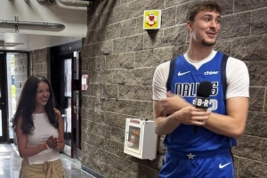 BR女记者晒出与弗拉格的合影：这是我的“欢迎来到NBA”时刻