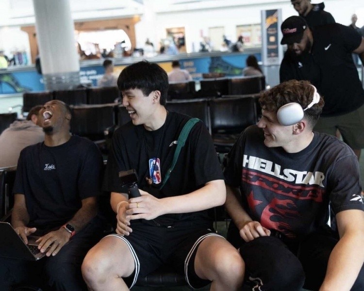 开云娱乐-开拓者双塔体系存疑 杨瀚森或面临攻守失衡挑战