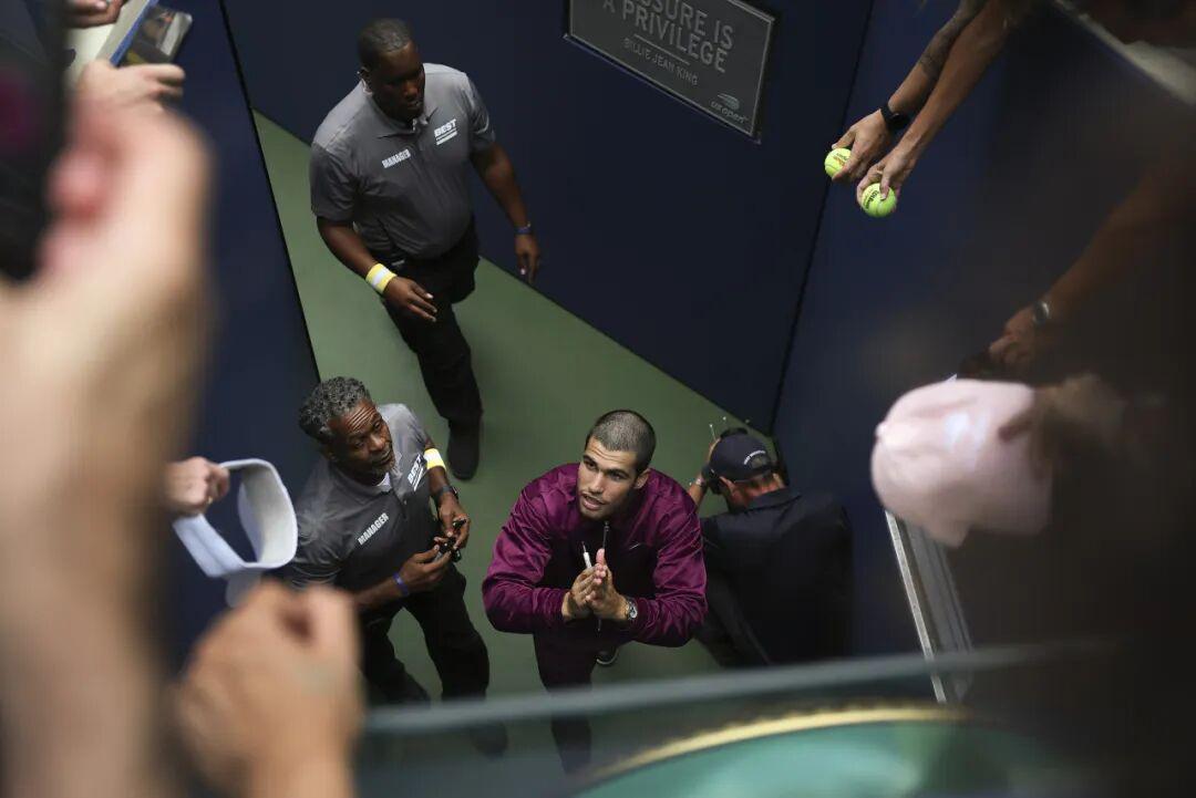 开云娱乐-场上我怕你 场下我爱你——阿尔卡拉斯的神奇魔力