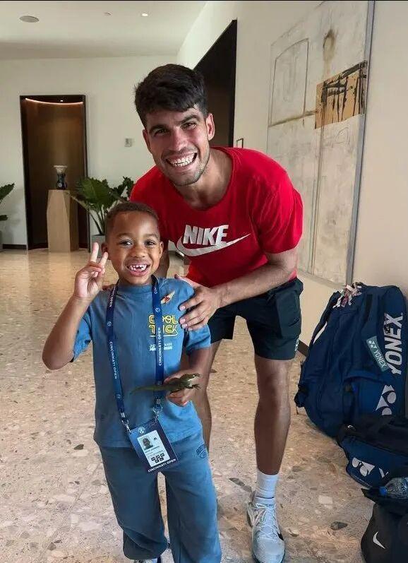 开云娱乐-场上我怕你 场下我爱你——阿尔卡拉斯的神奇魔力