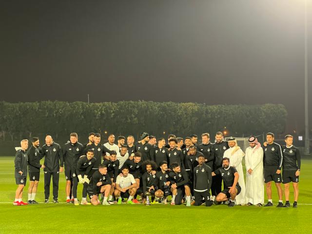 开云娱乐-体坛代表赴多哈颁奖 阿菲夫捧起2024亚洲金球奖