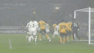 1735256340602099669.gif kaiyun-【英超】B费红牌库尼亚角球直接破门,狼队2比0曼联