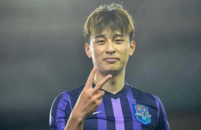 1653274753557003181.jpg 巴顿:兴奋期盼新赛季早点来 津门虎的目标先保级